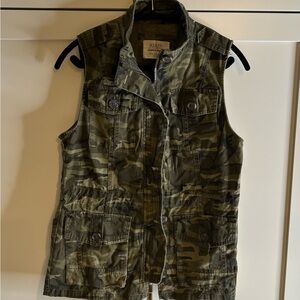 Ashley By 26 International Camouflage Zip-Up Vest, Medium